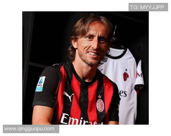 足球明星坚持健康生活不抽烟不喝酒展现积极向上的榜样力量