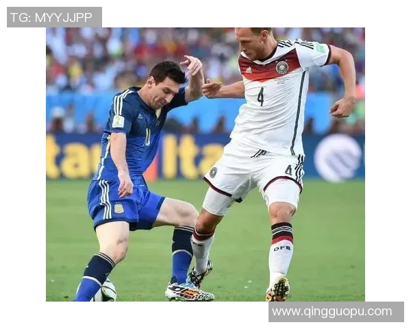 足球明星骑车视频高清展现运动魅力与生活乐趣的完美结合