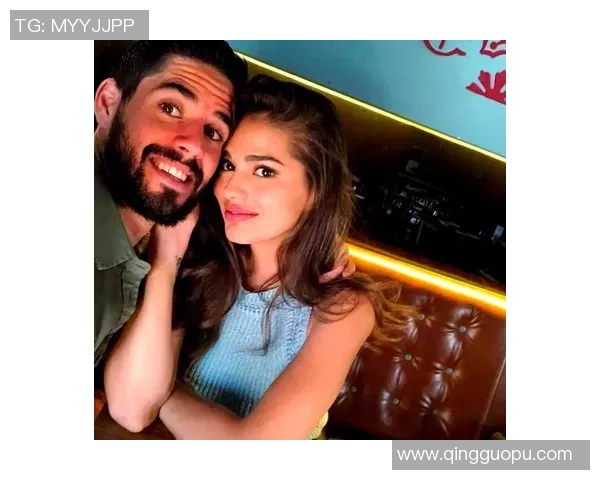 足球明星与体育明星的浪漫爱情故事揭示了运动场上的激情与生活中的甜蜜 足球明星与体育明星的浪漫爱情故事揭示了运动场上的激情与生活中的甜蜜